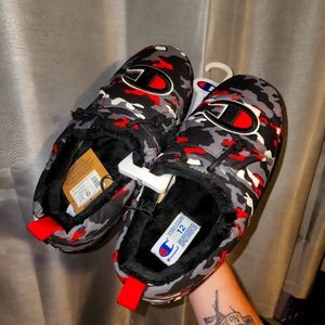 Mens size 9- champion slippers